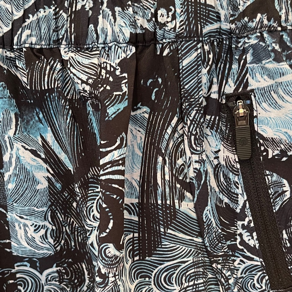 Lululemon tracker short, size 6, like new.